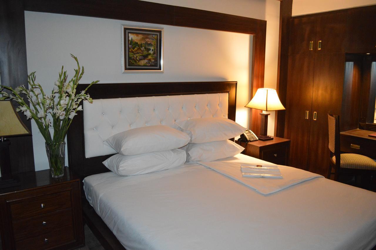 Fort continental Hotel Peschawar Zimmer foto